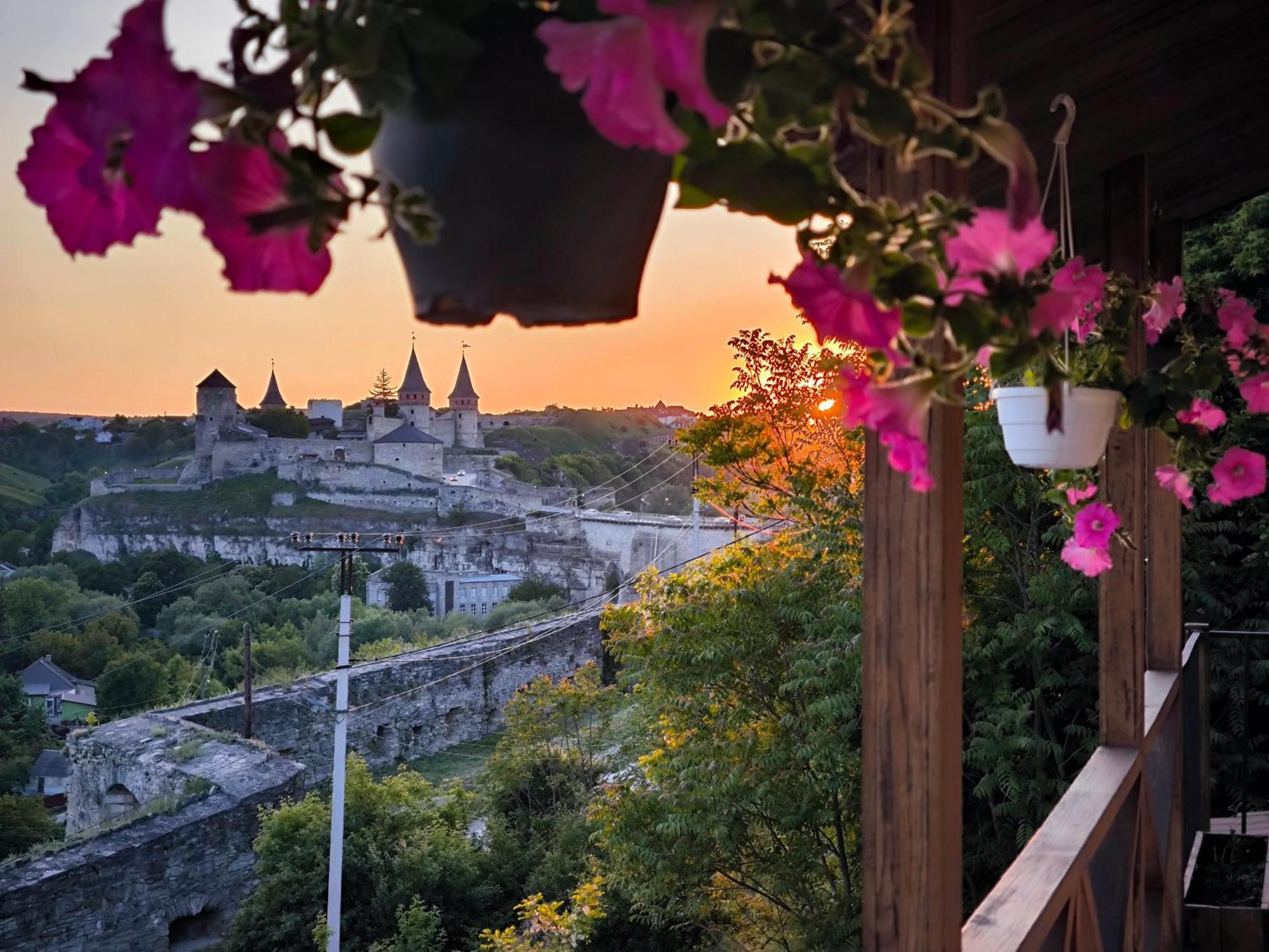 Будинок З Видом На Стару Фортецю Kamianets-Podilskyi Exterior photo